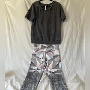 GreenTea Ribbed Neck Pullover Top with Matching EVCR Capris Leggings Sz Med